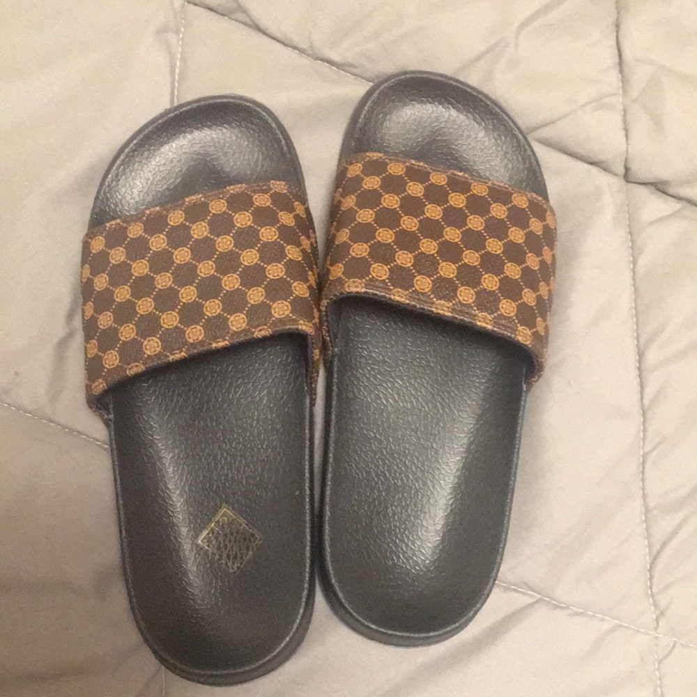 Patterned Brown & Tan Slide Sandals